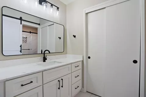 Bath - 1891 S Central Ave, Tracy, CA 95376 photo 3 of 4