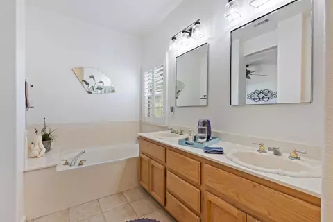 Bath - 5120 Soave Ln, Salida, CA 95368 photo 1 of 2