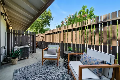 Exterior - 5494 Roundtree Dr #B, Concord, CA 94521 photo 6 of 7