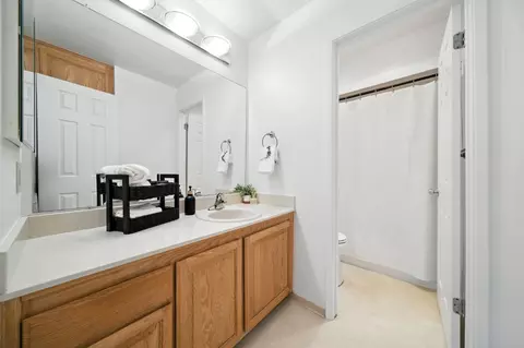 Bath - 5494 Roundtree Dr #B, Concord, CA 94521 photo 1 of 2