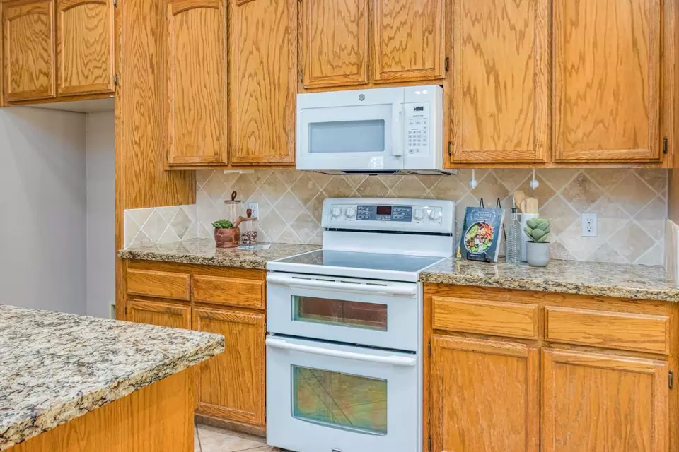 Kitchen - 8754 Springhills Way, Orangevale, CA 95662 photo 3 of 3