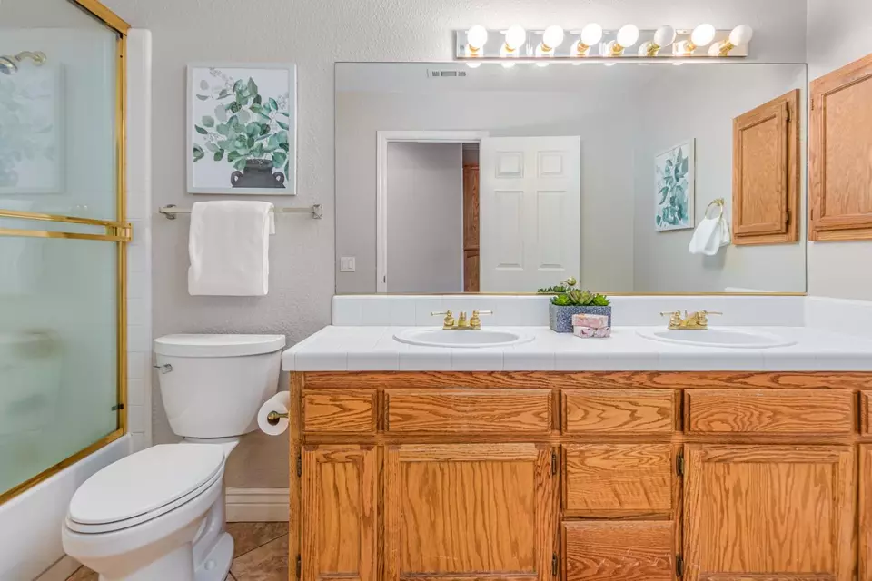 Bath - 8754 Springhills Way, Orangevale, CA 95662 photo 4 of 5