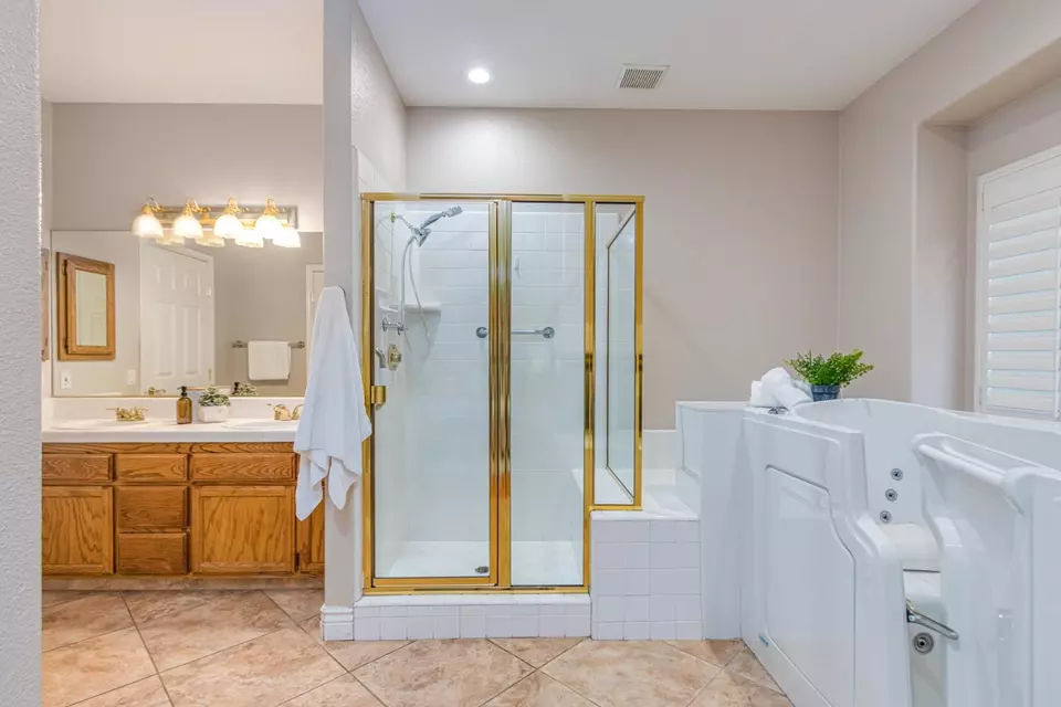 Bath - 8754 Springhills Way, Orangevale, CA 95662 photo 2 of 5