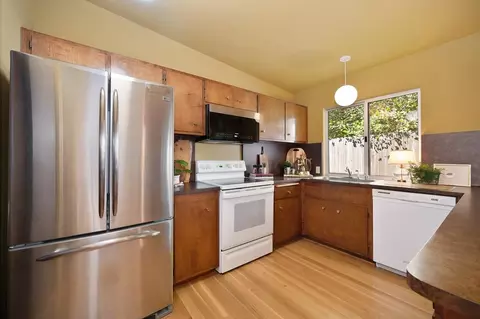 Kitchen - 436 Citadel Dr, Davis, CA 95616 photo 3 of 4