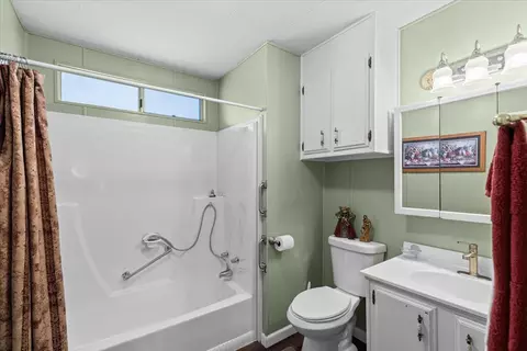 Bath - 3817 Moana Way, Modesto, CA 95355 photo 2 of 2
