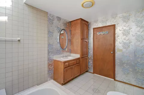 Bath - 13091 Cherry Rd, Wilton, CA 95693 photo 2 of 3