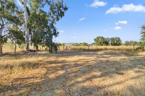 Exterior - 13091 Cherry Rd, Wilton, CA 95693 photo 7 of 8