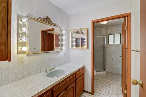 Bath - 13091 Cherry Rd, Wilton, CA 95693 photo 3 of 3