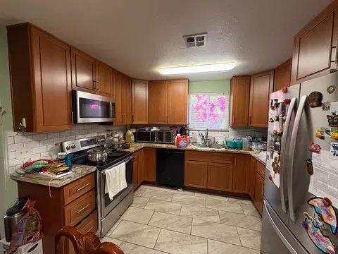 Kitchen - 2526 Roeding Rd, Ceres, CA 95307 photo 4 of 5