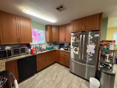 Kitchen - 2526 Roeding Rd, Ceres, CA 95307 photo 5 of 5