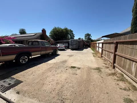 Exterior - 2526 Roeding Rd, Ceres, CA 95307 photo 4 of 11