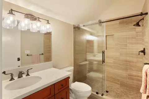 Bath - 18739 Clements Rd, Lodi, CA 95240 photo 4 of 5