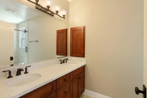 Bath - 18739 Clements Rd, Lodi, CA 95240 photo 2 of 5