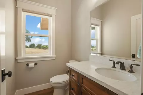 Bath - 18739 Clements Rd, Lodi, CA 95240 photo 1 of 5