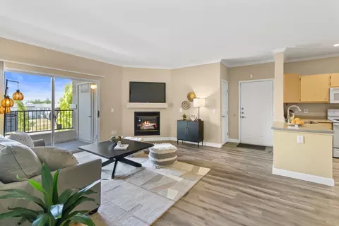 701 Gibson Dr #1222, Roseville, CA 95678