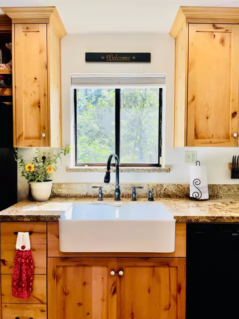 Kitchen - 23866 Buckboard Ct, Sonora, CA 95370 photo 8 of 10