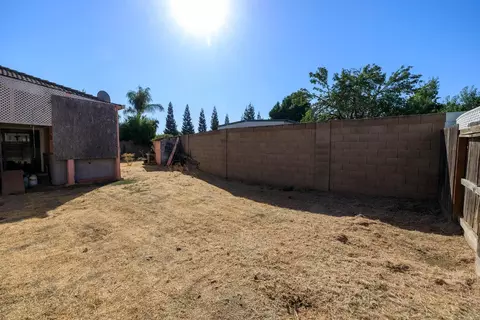 Exterior - 3144 La Costa Ln, Modesto, CA 95355 photo 6 of 9