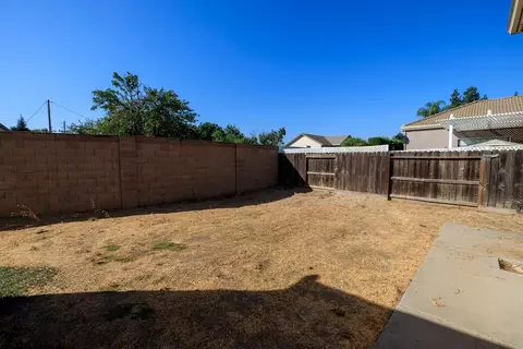 Exterior - 3144 La Costa Ln, Modesto, CA 95355 photo 4 of 9