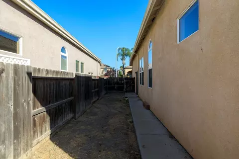 Exterior - 3144 La Costa Ln, Modesto, CA 95355 photo 5 of 9