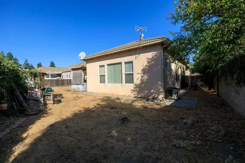 Exterior - 3144 La Costa Ln, Modesto, CA 95355 photo 8 of 9