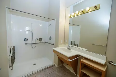 Bath - 3144 La Costa Ln, Modesto, CA 95355 photo 2 of 6
