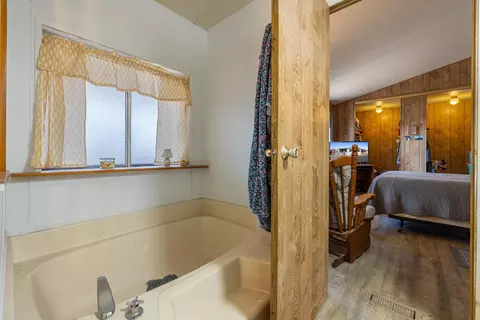 Bath - 4812 Esmar Rd #2, Ceres, CA 95307 photo 2 of 3