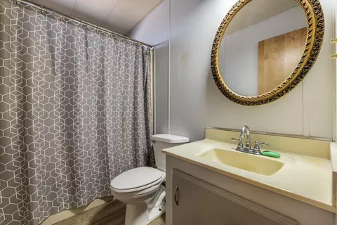 Bath - 4812 Esmar Rd #2, Ceres, CA 95307 photo 3 of 3