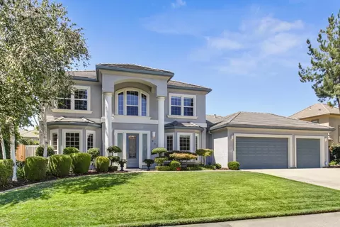 957 Lake Front Dr, Sacramento, CA 95831