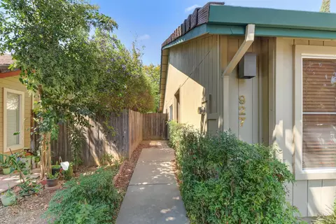 927 La Coruno St, Davis, CA 95618 photo 3