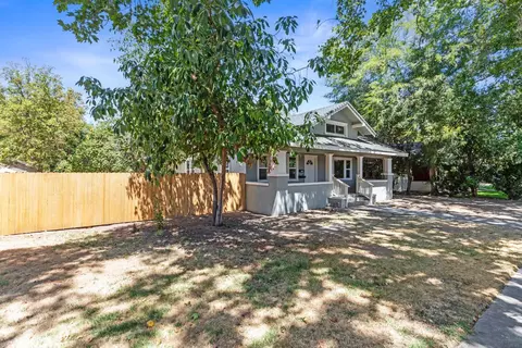 525 E Marshall St, Turlock, CA 95380 photo 3