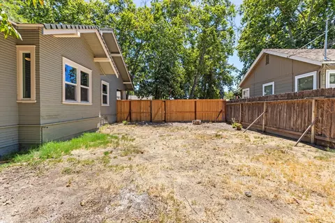525 E Marshall St, Turlock, CA 95380 photo 26