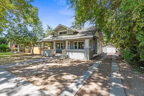 525 E Marshall St, Turlock, CA 95380 photo 2