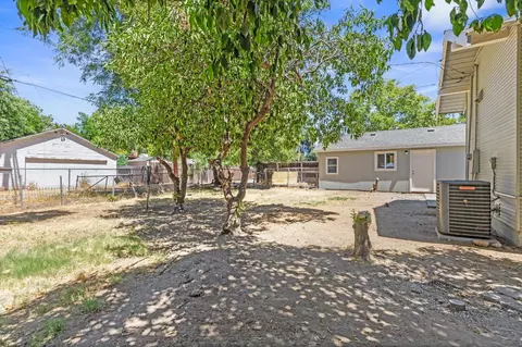 525 E Marshall St, Turlock, CA 95380 photo 27