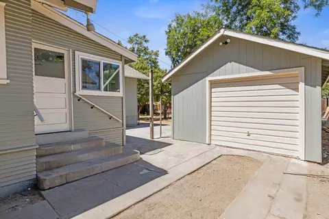 525 E Marshall St, Turlock, CA 95380 photo 4