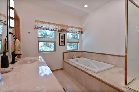 Bath - 13680 Elderberry Dr, Pine Grove, CA 95665 photo 2 of 6