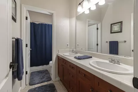 Bath - 1701 Trellis Ct, Modesto, CA 95357 photo 2 of 3