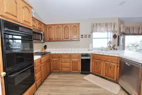 Kitchen - 5560 Getta Way, Pilot Hill, CA 95664 photo 4 of 6