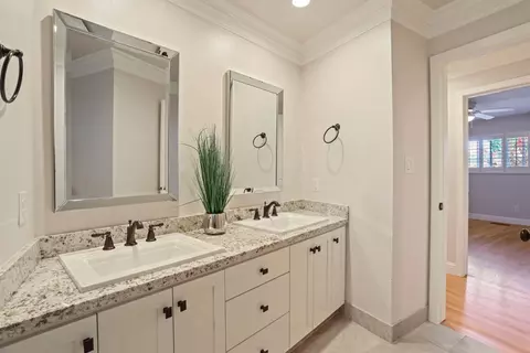Bath - 2108 Cabrillo Cir, Lodi, CA 95242 photo 4 of 5