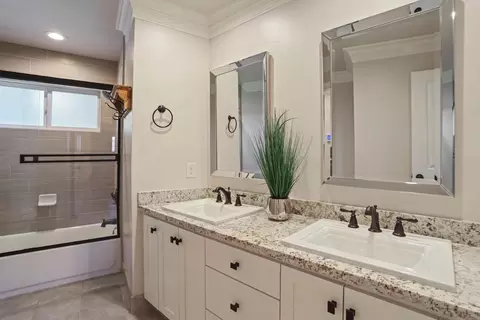 Bath - 2108 Cabrillo Cir, Lodi, CA 95242 photo 3 of 5