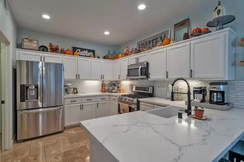 9655 Apple Mill Dr, Elk Grove, CA 95624