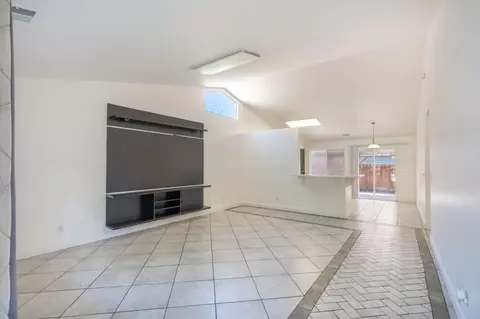 Living - 733 Roselawn Ave, Modesto, CA 95351 photo 1 of 5
