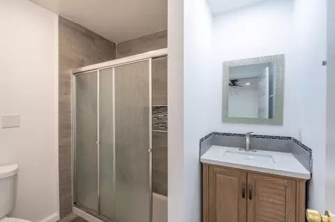 Bath - 733 Roselawn Ave, Modesto, CA 95351 photo 3 of 3