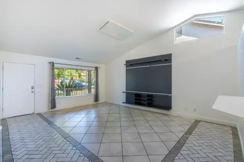 Living - 733 Roselawn Ave, Modesto, CA 95351 photo 3 of 5