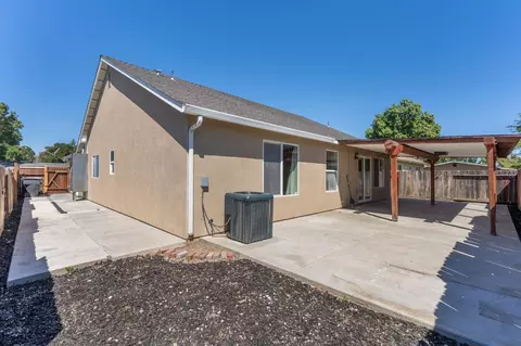 Exterior - 733 Roselawn Ave, Modesto, CA 95351 photo 2 of 3
