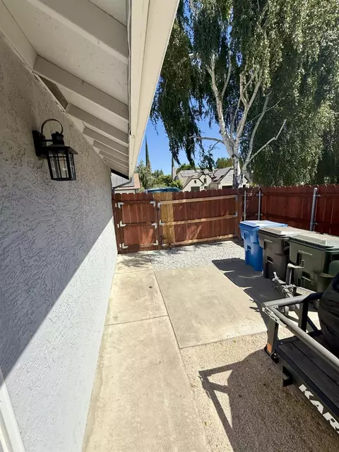 Exterior - 978 Swan Dr, Manteca, CA 95337 photo 10 of 10
