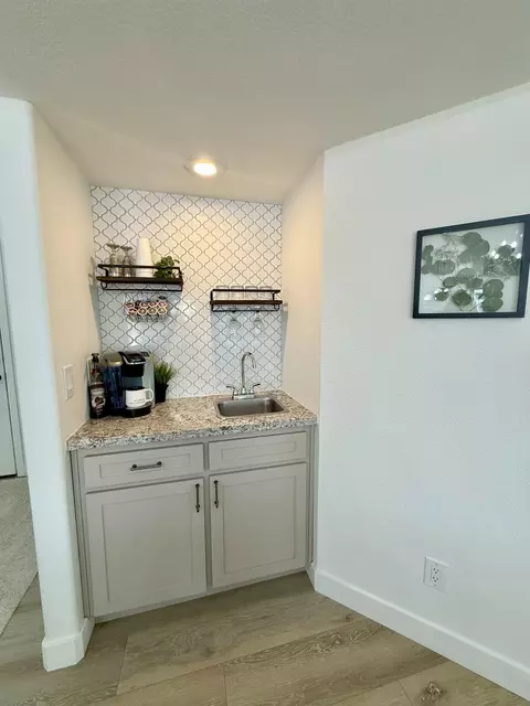 Kitchen - 978 Swan Dr, Manteca, CA 95337 photo 4 of 5