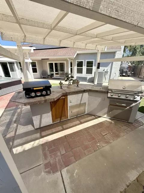 Kitchen - 978 Swan Dr, Manteca, CA 95337 photo 5 of 5