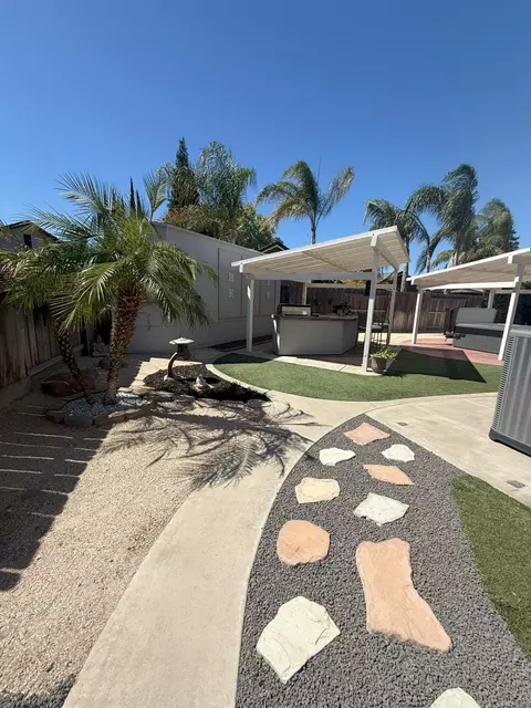 Exterior - 978 Swan Dr, Manteca, CA 95337 photo 6 of 10