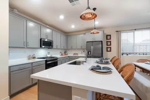 7072 E Seraphina Dr, Tracy, CA 95377 photo 4