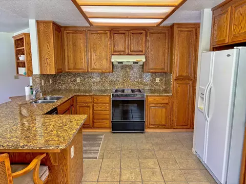 Kitchen - 2008 Lakeview Ct, Modesto, CA 95355 photo 2 of 6